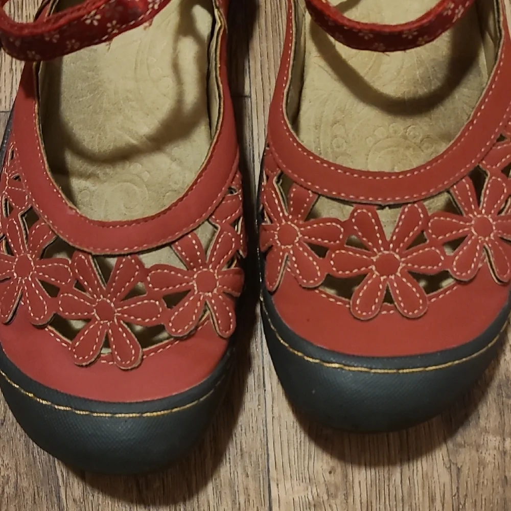 JBU Women's Red Floral Cut-Out Flats - Picture 4 of 8